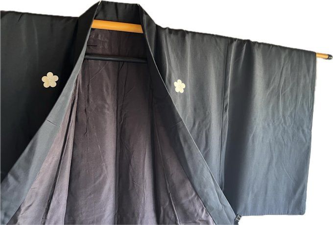 Antique kimono japonais traditionnel homme soie noire Ume Montsuki 