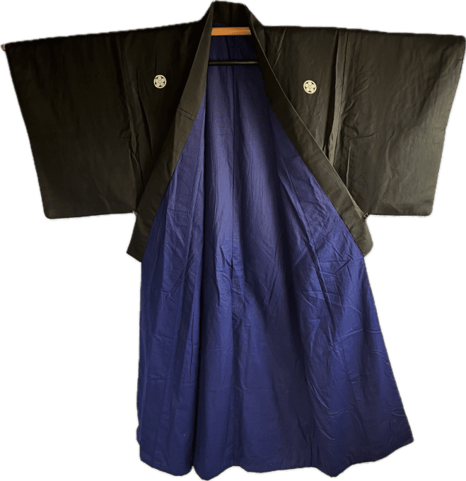 Antique kimono japonais soie noire Umebachi Montsuki 