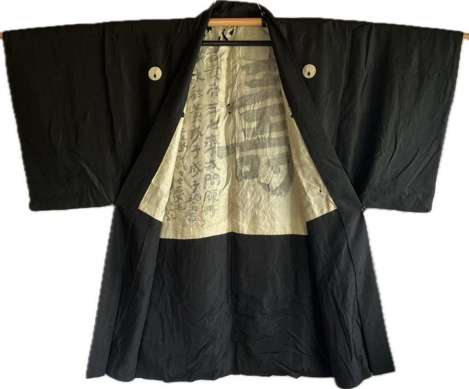Haori japonais homme soie noire Dakimyoga Montsuki Kotobuki