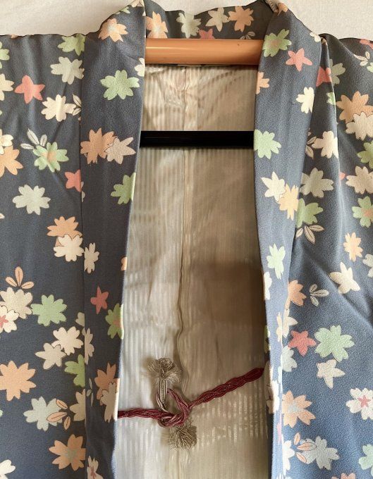 Haori japonais femme antique soie grise Fleurs de cerisiers Sakura du Japon