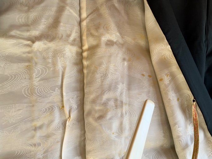 Haori Japonais Vintage Femme en Soie Noire – Broderie Florale – Kiku / Yuri / Momiji 