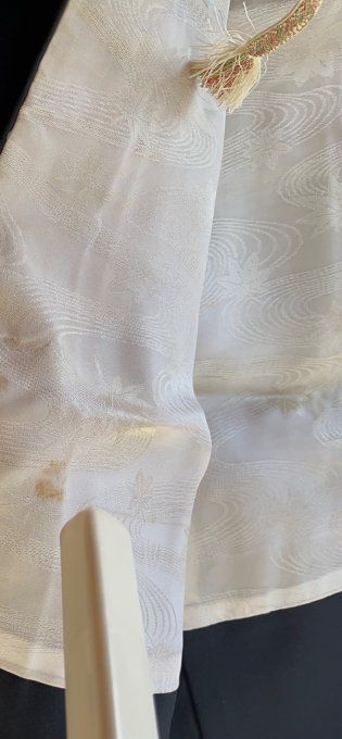 Haori Japonais Vintage Femme en Soie Noire – Broderie Florale – Kiku / Yuri / Momiji 