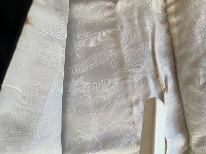 Haori Japonais Vintage Femme en Soie Noire – Broderie Florale – Kiku / Yuri / Momiji 