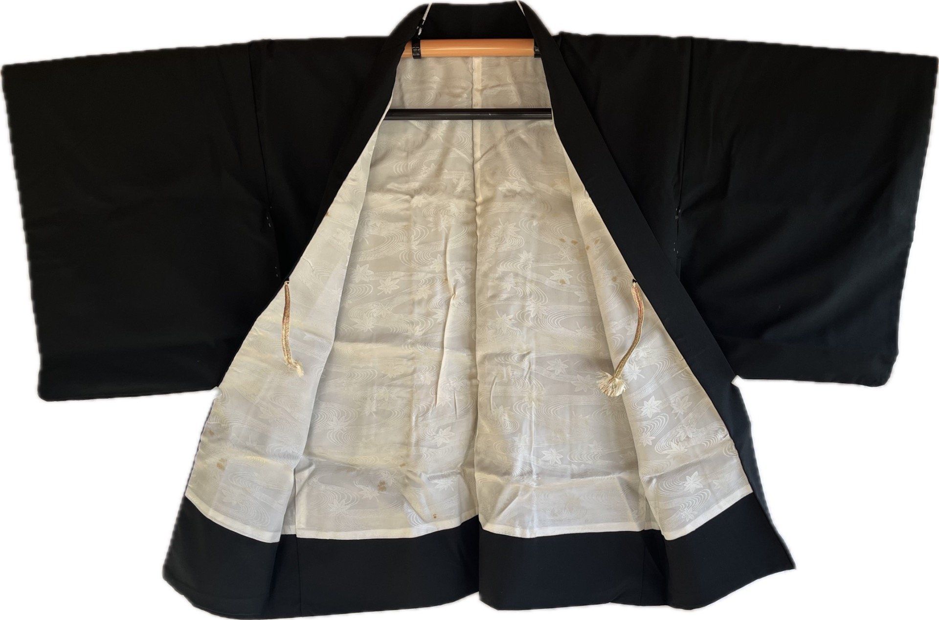 Haori Japonais Vintage Femme en Soie Noire – Broderie Florale – Kiku / Yuri / Momiji 