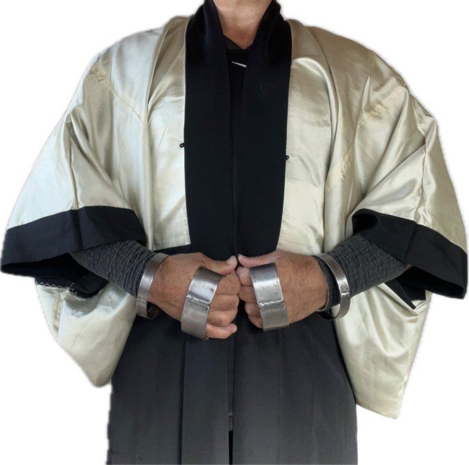 Haori japonais homme soie noire Futatsu Hiki Montsuki – Haura Art déco Japon Paris