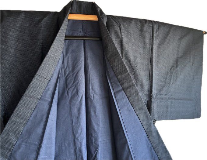 Kimono japonais traditionnel homme en soie bleu marine Tsumugi - Kikko Gara