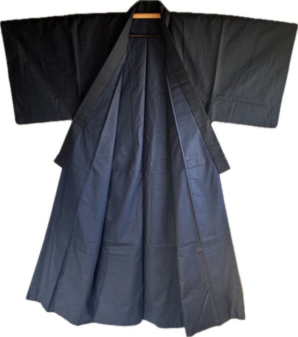 Kimono japonais traditionnel homme en soie bleu marine Tsumugi - Kikko Gara