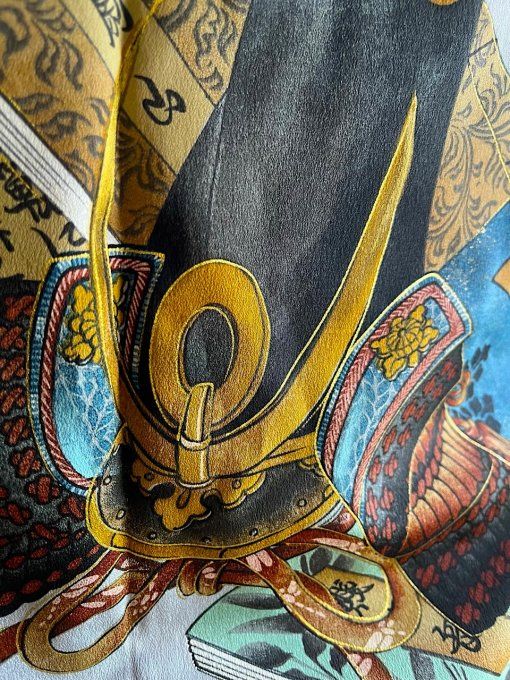 Haori Japonais Traditionnel en Soie Ōshima – Kabuto du Samouraï Kato Kiyomasa