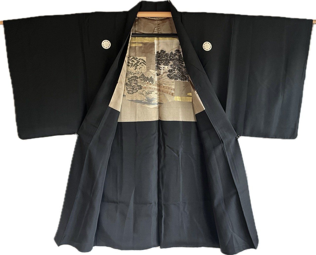Haori japonais homme Soie Noire – Kenkatabami Montsuki – Sanctuaire Shinto Japonais