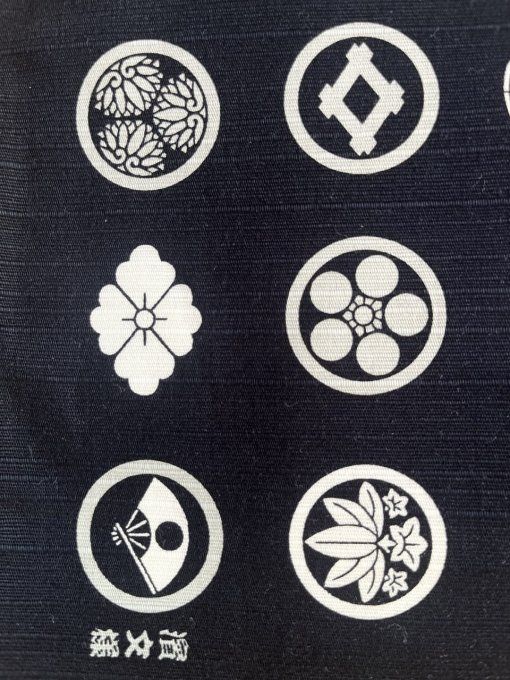 Tissus japonais Furoshiki noir coton Kamon 50x50cm Made in Japan