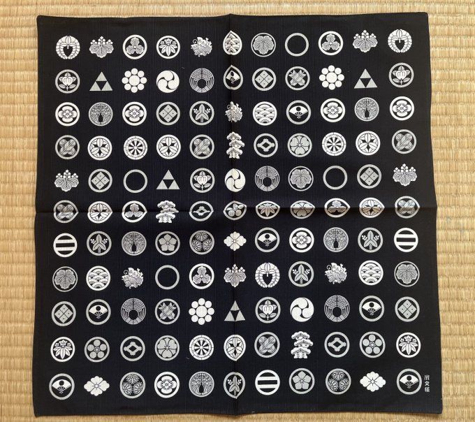 Tissus japonais Furoshiki noir coton Kamon 50x50cm Made in Japan