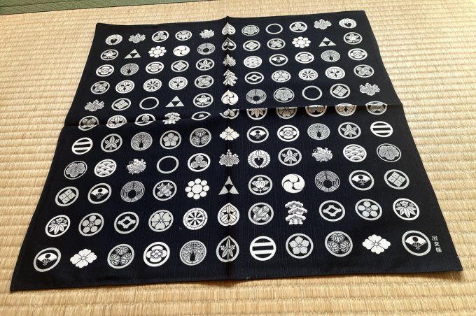 Tissus japonais Furoshiki noir coton Kamon 50x50cm Made in Japan