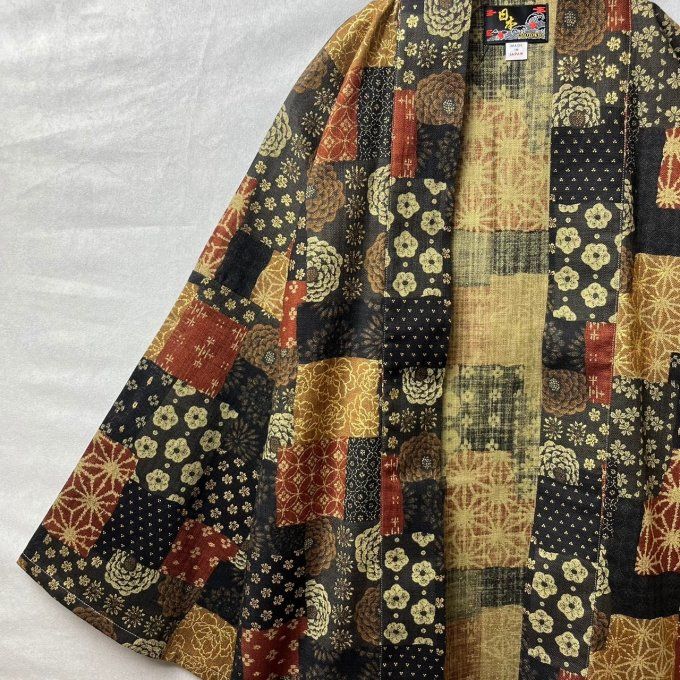 Veste Happi Traditionnelle Japonaise – Patchwork Or & Noir | Fabriqué au Japon
