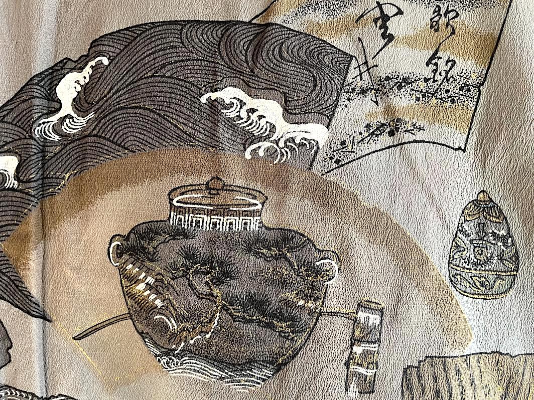 Haori homme 100% soie bleu indigo tsumugi,Le motif peint sur la doublure représente les ustensiles de la cérémonie du thé. 